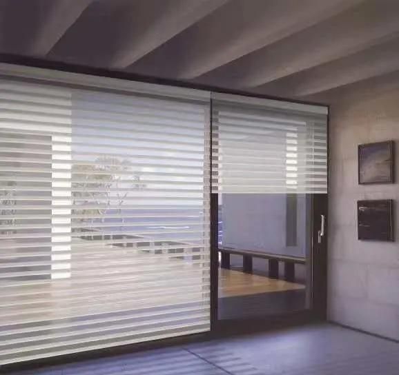 Motorized Electric Battery Operated Insulated Windproof and Waterproof Shade Fabric Outdoor Roller Blinds