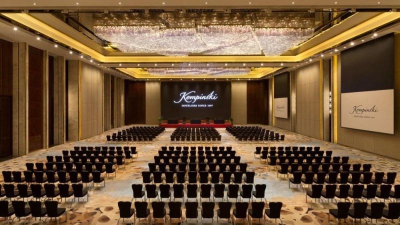 Kempinski Hotel Wholesale Seminar Wedding Banquet Meeting Hall Furniture Luxury Stackable Wedding Conference Hall Chairs for Event